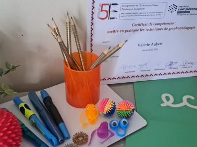 Rééducation en écriture pour enfants adolescents adultes Valérie Aubert Graphopédagogue certifiée du réseau 5E, enseignante spécialisée en écriture, remédiation de l'écriture