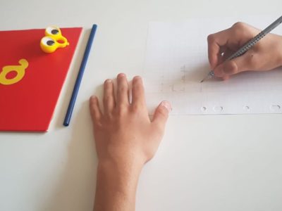Rééducation en écriture pour enfants adolescents adultes améliorer la tenue de crayon et la posture , automatiser le geste d'écriture